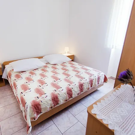 Antonieta 1209 Banjole